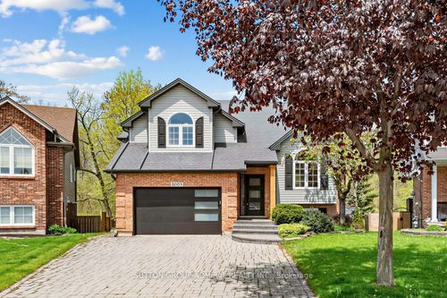 8005 Grossi Crt, Niagara Falls, ON, L2H3G8 | Card Image