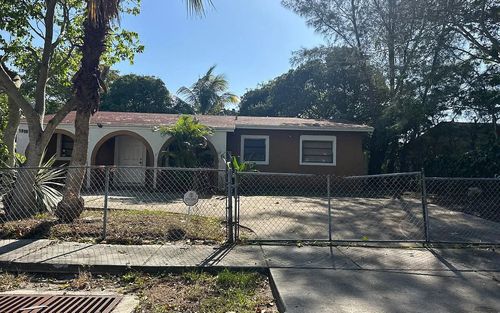 1830 Ne 2nd Ln, Boynton Beach, FL, 33435-2207 | Card Image