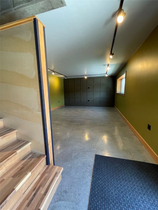 Office Building Showroom - Main Floor | Image 45