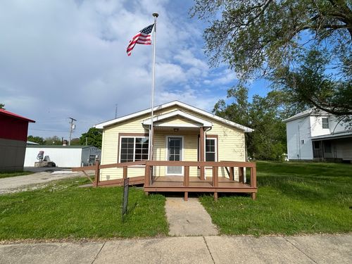 117 N Vermilion St, Potomac, IL, 61865-9452 | Card Image