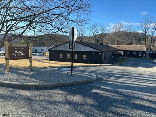 300 Valentine St, Hackettstown, NJ, 07840-2160 | Card Image