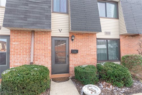 apt-3v-216 Moore Rd, Avon Lake, OH, 44012-1246 | Card Image