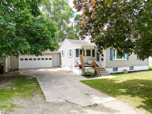 324 E Hillcrest St, Alma, MI, 48801-2751 | Card Image