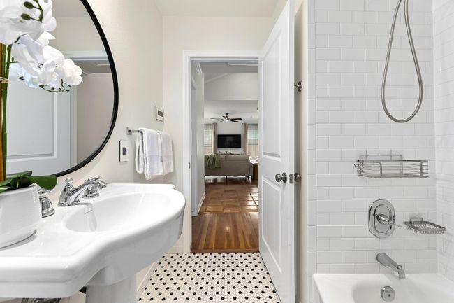 7313 Grover Ave, House other with 2 bedrooms, 1 bathrooms and 2 parking in Austin TX | Image 16
