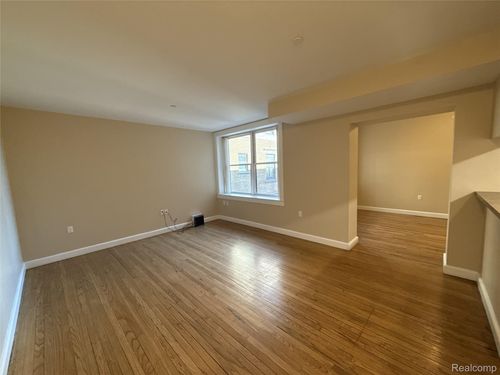 305-680 Delaware Street, Detroit, MI, 48202 | Card Image