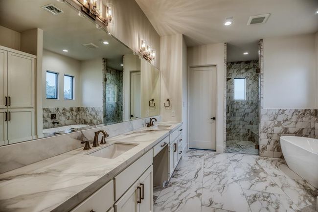 4961 Hartfield Rd, Home with 4 bedrooms, 5 bathrooms and 2 parking in Round Top TX | Image 15
