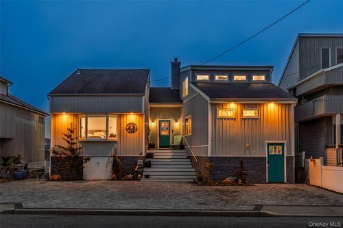 226 Lee Pl, Bellmore, NY, 11710-5004 | Card Image