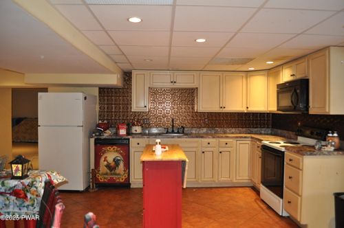 56 Sterling Rd, Newfoundland, PA, 18445-2151 | Card Image