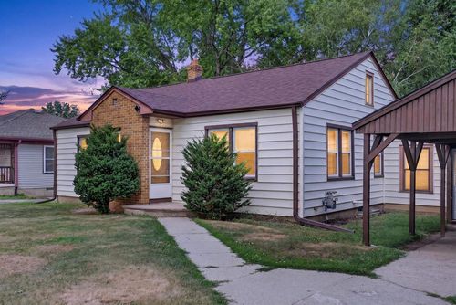 417 N Cedar St, Horicon, WI, 53032-1038 | Card Image