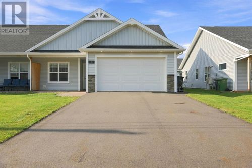34 Essex Cres, Charlottetown, PE, C1E3P4 | Card Image
