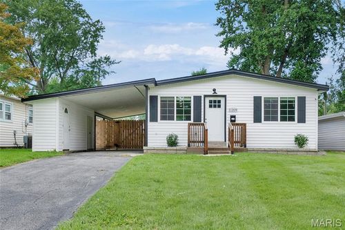 11209 Saint Shawn Ln, Saint Ann, MO, 63074-1120 | Card Image