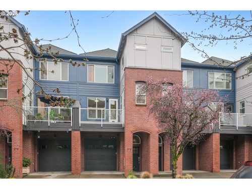 875 N Harbour Dr, Portland, OR, 97217-7585 | Card Image