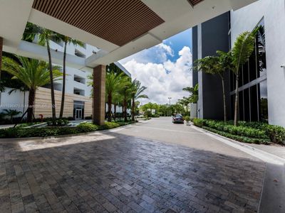 1103 - 16385 Biscayne Blvd, Condo with 2 bedrooms, 2 bathrooms and null parking in North Miami Beach FL | Image 3