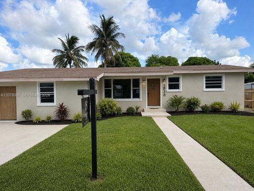 1115 W 51st Pl, Hialeah, FL, 33012-3430 | Card Image