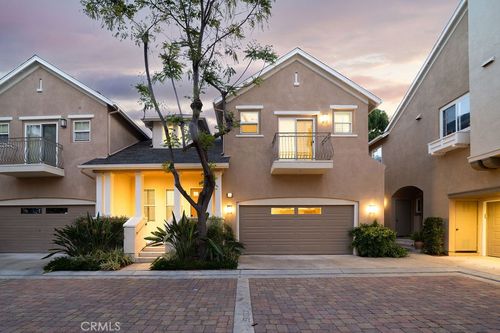 30 Burlingame, Irvine, CA, 92602-1002 | Card Image