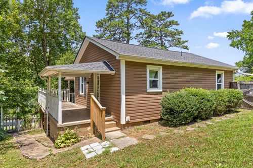 702 Runyan Dr, Chattanooga, TN, 37405-1202 | Card Image