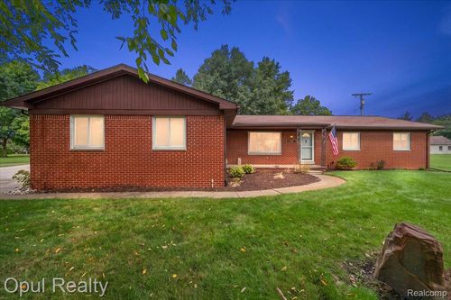 12821 10 Mile Rd, South Lyon, MI, 48178-9187 | Card Image