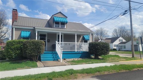 711 Victoria Ave, Williamstown, WV, 26187-1439 | Card Image