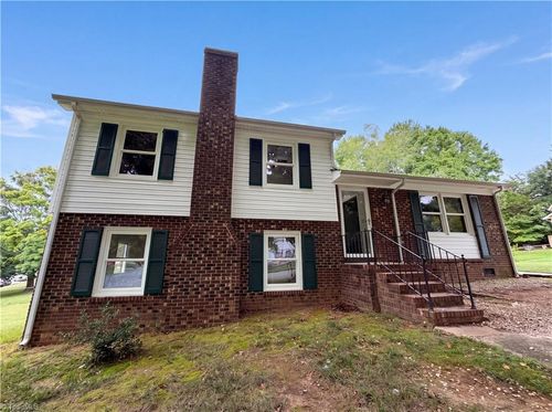 1040 Shenandoah Ct, Winston-Salem, NC, 27103-5327 | Card Image