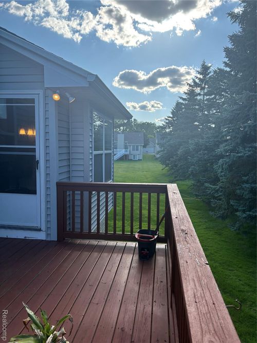 1130 Creekside Ct, Burton, MI, 48509-1460 | Card Image