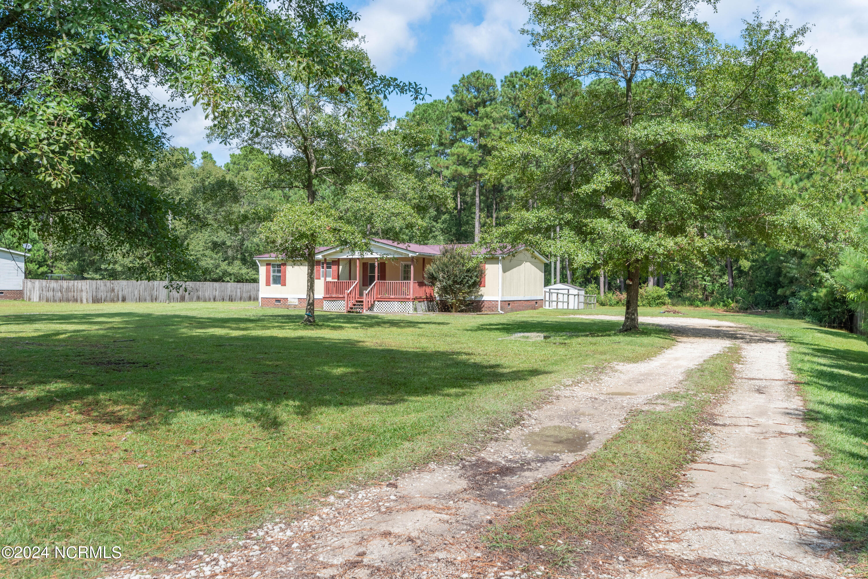Hinson Ln, Richlands, NC 28574