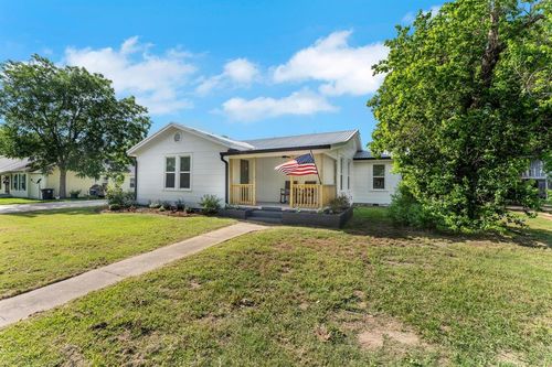 215 Paulus St, Schulenburg, TX, 78956-1621 | Card Image