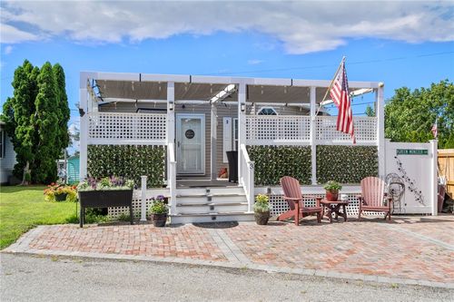 3 Scotty Dr, Portsmouth, RI, 02871-1136 | Card Image