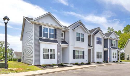 7052 Crew Dr, Leland, NC, 28451-2126 | Card Image