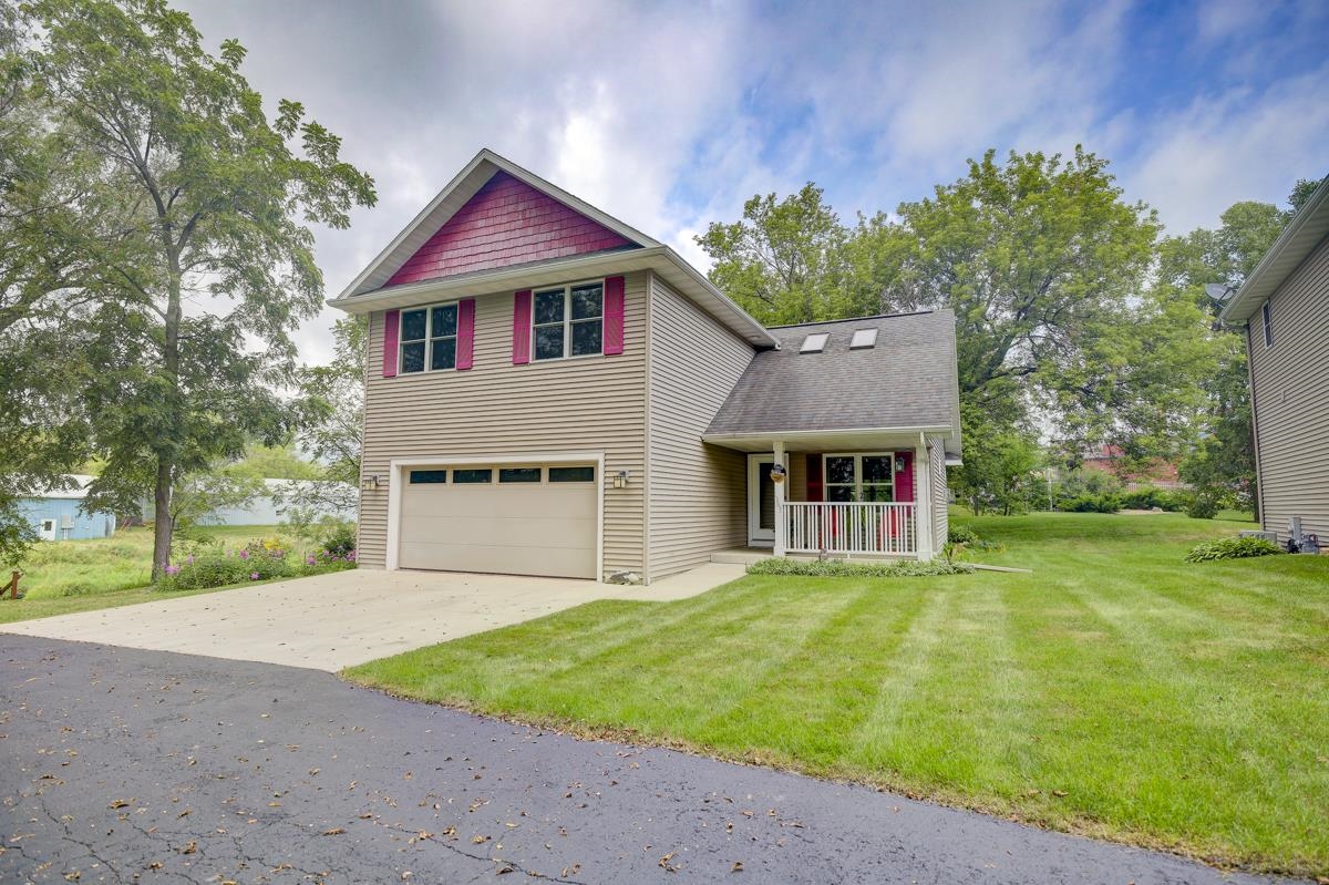 Dianne Ave, Belleville, WI 53508