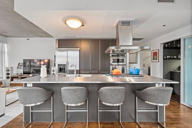 APT-603 - 201 W Grand Ave, Condo with 2 bedrooms, 2 bathrooms and 1 parking in CHICAGO IL | Image 10