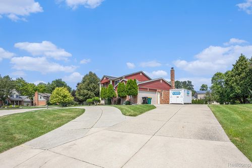 24890 Arden Park Dr, Farmington Hills, MI, 48336-2210 | Card Image