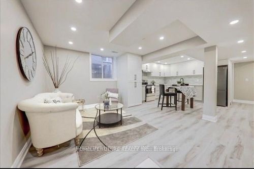 30 Ball Cres, Whitby, ON, L1P1W6 | Card Image