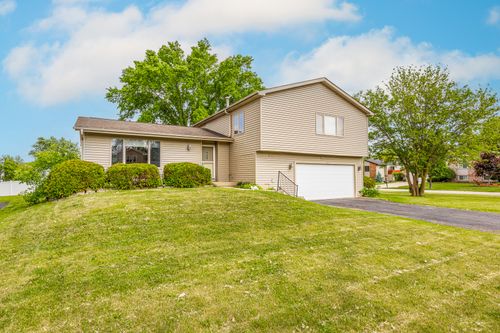 977 E Castlewood Ln, Bartlett, IL, 60103-5082 | Card Image