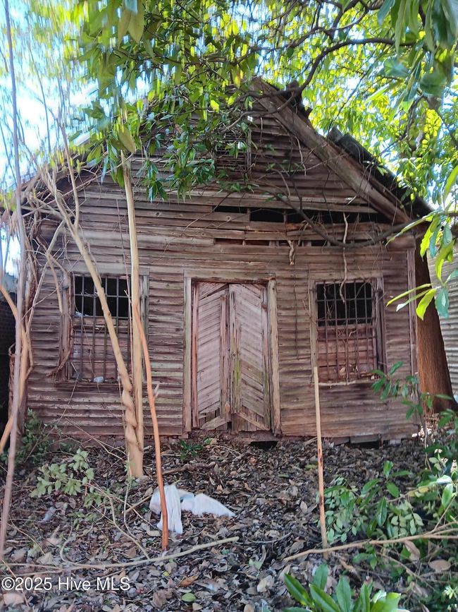 Rear of Storage Building | Image 15