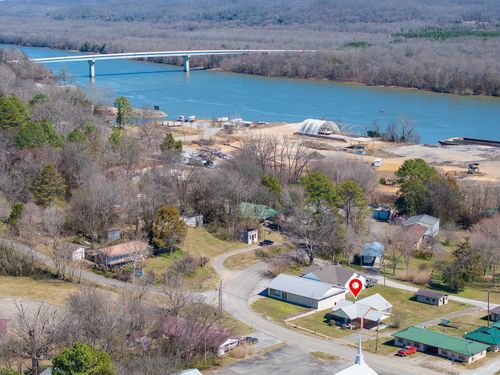 1213 Perryville Rd, Parsons, TN, 38363-3516 | Card Image