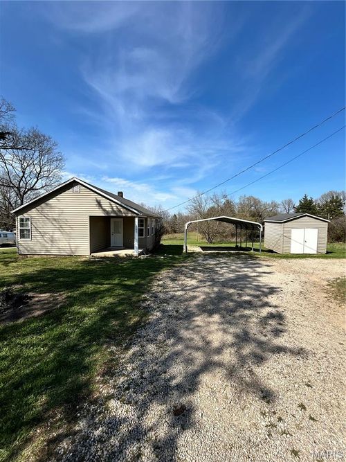 835 Chestnut St, Bourbon, MO, 65441-9402 | Card Image