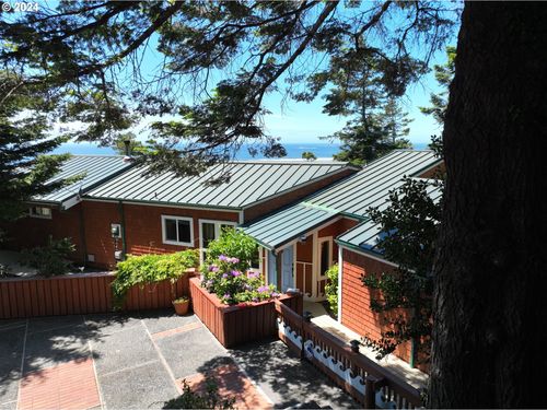 29830 Hound Dog Rd, Gold Beach, OR, 97444-9719 | Card Image