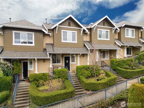 1947 Ne Killian Ln, Issaquah, WA, 98029-7665 | Card Image