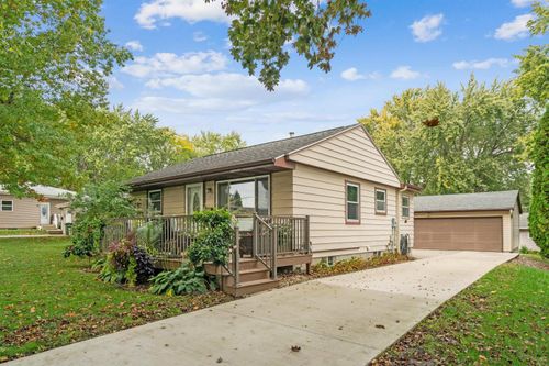 1314 3rd Ave Sw, Waverly, IA, 50677-2817 | Card Image