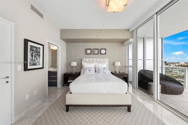 APT-2801 - 50 S Pointe Dr, Condo with 3 bedrooms, 4 bathrooms and null parking in Miami Beach FL | Image 18