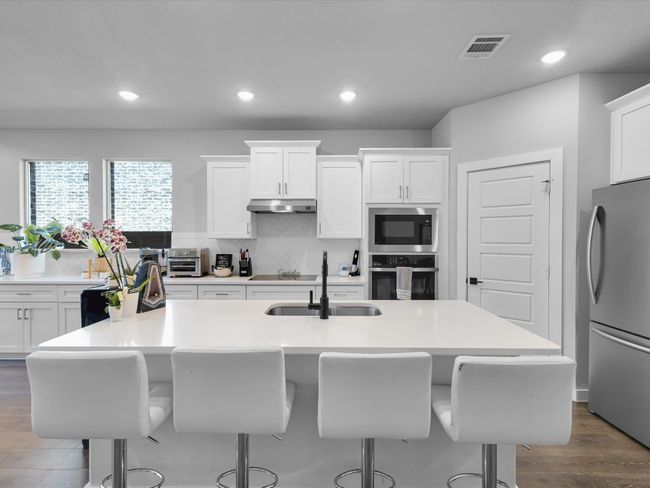 1366 Silverthorn Trl, House other with 5 bedrooms, 3 bathrooms and null parking in Justin TX | Image 5