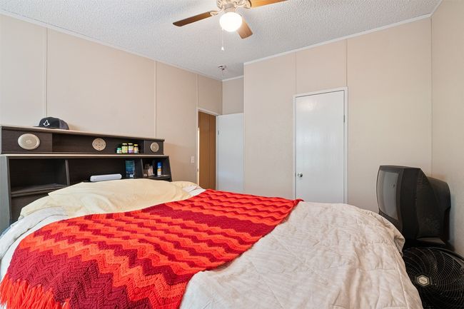 1231 Peach Creek Rd, House other with 4 bedrooms, 2 bathrooms and null parking in Waelder TX | Image 9