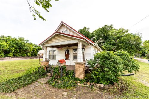 707 Kansas St, Pawnee, OK, 74058-2009 | Card Image