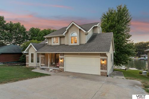 9512 Clubhouse Cir, Plattsmouth, NE, 68048-3802 | Card Image