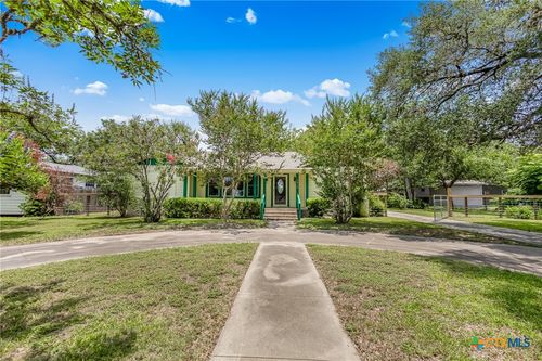 1019 E Gonzales St, Yoakum, TX, 77995-4515 | Card Image