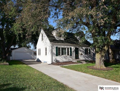 8129 Barbara St, Omaha, NE, 68124-3313 | Card Image