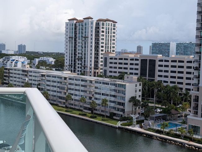 APT-1005 - 100 Bayview Dr, Condo with 2 bedrooms, 2 bathrooms and null parking in Sunny Isles Beach FL | Image 8