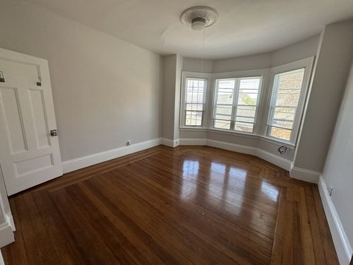 301-52 Summer St, Malden, MA, 02148-3933 | Card Image