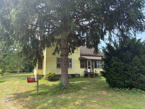 1433 Mill St, Clay, MI, 48001-4511 | Card Image