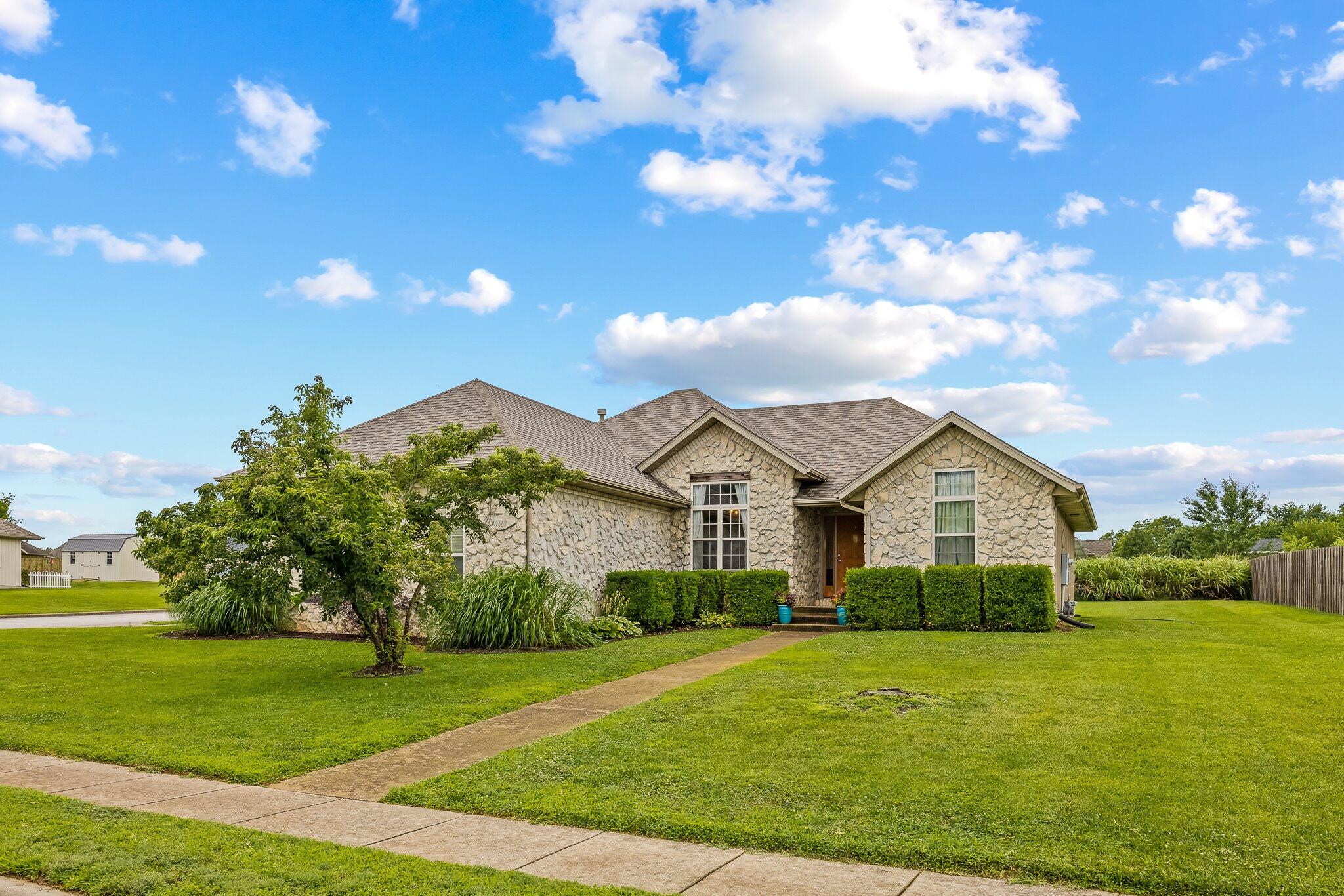 Aspen Dr, Battlefield, MO 65619